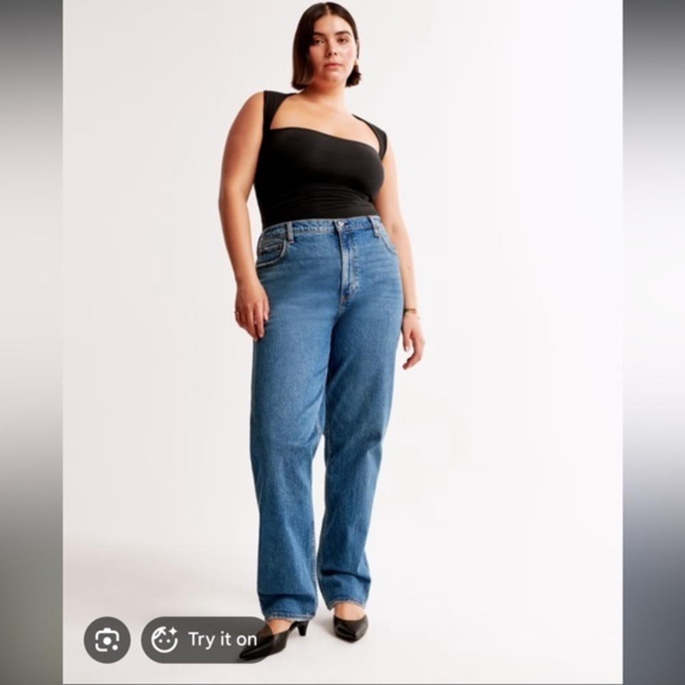 Abercrombie Curve Love Ultra High Rise 90s Straight Jean 
Plus size 36 RARE SIZE